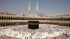  استمع: خطيب الحرم المكي يحذّر وينذّر بأعلى صوته 